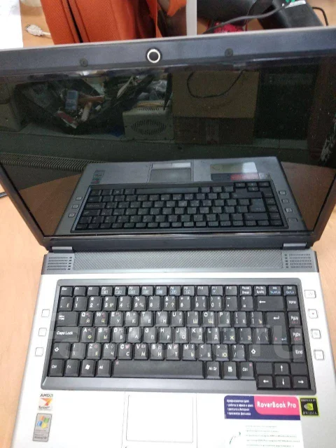 Roverbook Pro 400WH. 15.4", 1,6����, ��� 2048 ��, ���� 512��� ����