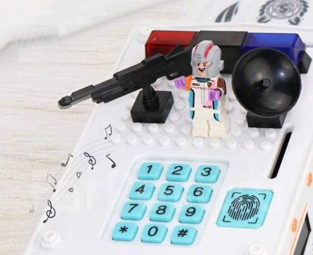 Копилка "Машина инкассации LEGO" с автоматическим затягиванием куп. Чёр ...
