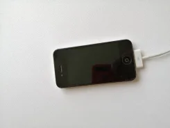 Apple iPhone 4s. �/�, �� 8 ��, ������, 3G, 4G LTE ����