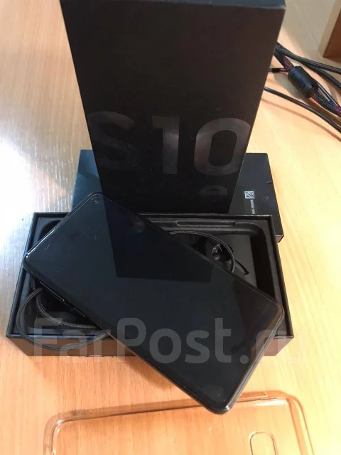 Samsung Galaxy S10e. �����, 4G LTE, Dual-SIM, ����������, NFC ����