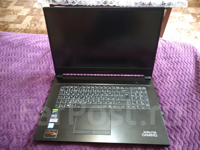 Thunderobot. 17.3", 4,7����, ��� 16 ��, ���� 750���, WiFi: 1, Bluetooth: 1, ����������� �� 6��. ����