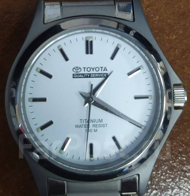 Оригинальные  ручные часы Toyota, Титановый корпус и ремешок .