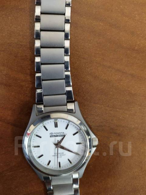 Часы камри 40