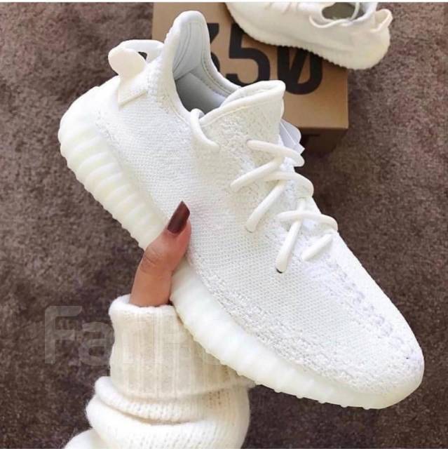 Yeezy triple sale white 38