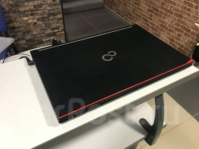 Fujitsu LifeBook. 15.6", 2,1����, ��� 4 ��, ���� 128���, WiFi: 1, Bluetooth: 1, ����������� �� 1��. ����