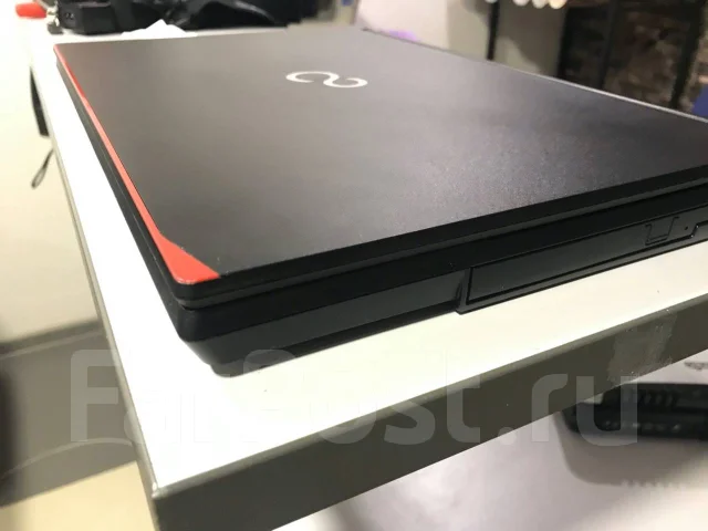 Fujitsu LifeBook. 15.6", 2,1����, ��� 4 ��, ���� 128���, WiFi: 1, Bluetooth: 1, ����������� �� 1��. ����