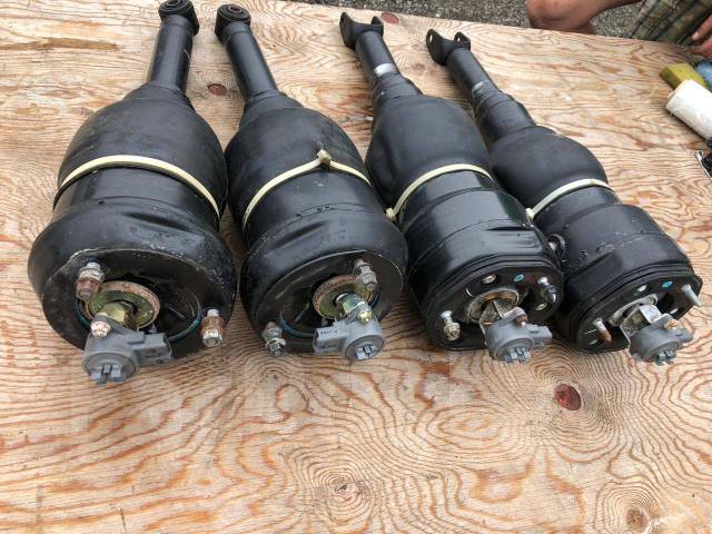 Краун 145 пневмо. Toyota crown majesta пневмоподвеска. Пневмостойки crown jzs145. Пневмобаллон краун 145. Toyota crown 2000 пневмоподвеска.