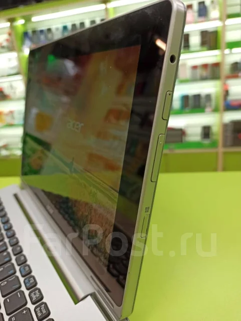 Acer Aspire Switch 10. 10.1", 1 330����, ��� 2048 ��, ���� 64���, WiFi: 1, Bluetooth: 1, ����������� �� 3��. ����
