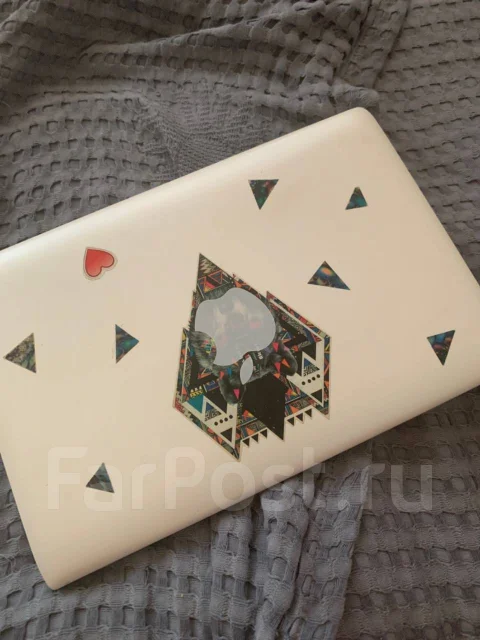 Asus Eee PC 1025C. 10.1", 1,9����, ���� 320���, WiFi: 1, Bluetooth: 1 ����