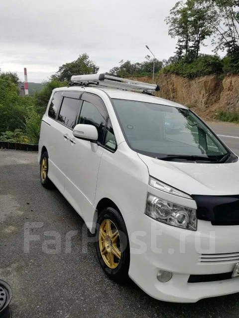 Toyota Voxy. ��������, ��������, 2.0 (143��.�.), ������ ����