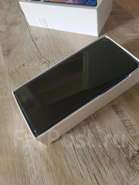 Samsung Galaxy A70. �/�, �����, 3G, 4G LTE, Dual-SIM, NFC ����