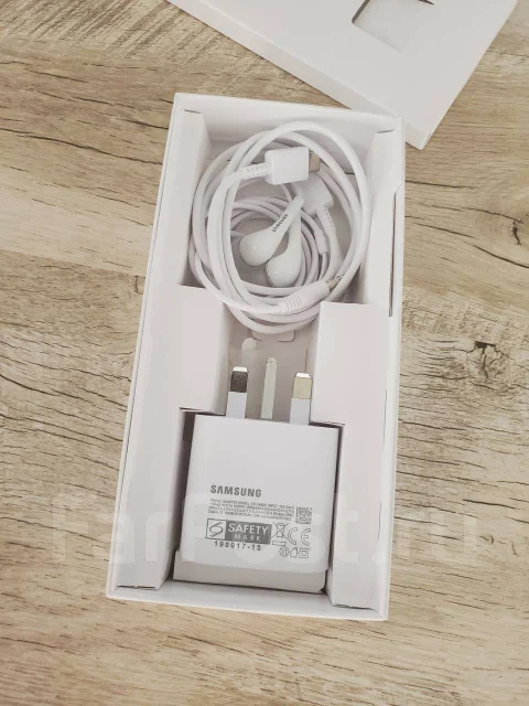 Samsung Galaxy A70. �/�, �����, 3G, 4G LTE, Dual-SIM, NFC ����