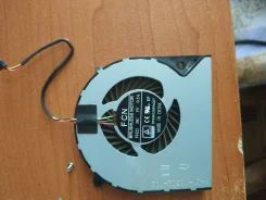Thunderobot. 18.3", 3,6����, ��� 8 ��, ���� 1 000���, WiFi, Bluetooth, ����������� �� 24��. ����