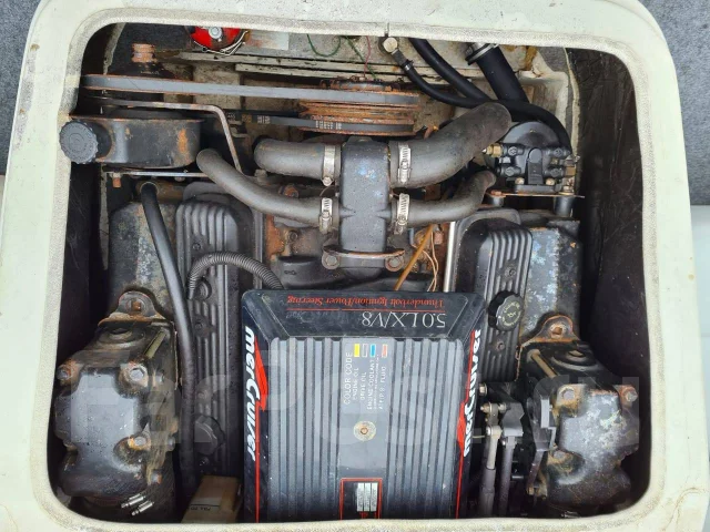 Maxum. 1995 ���, ����� 5,7��., ��������� ������������, 220��.�., ������ ����
