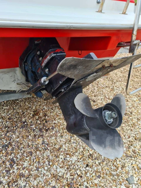 Maxum. 1995 ���, ����� 5,7��., ��������� ������������, 220��.�., ������ ����