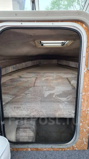 Maxum. 1995 ���, ����� 5,7��., ��������� ������������, 220��.�., ������ ����