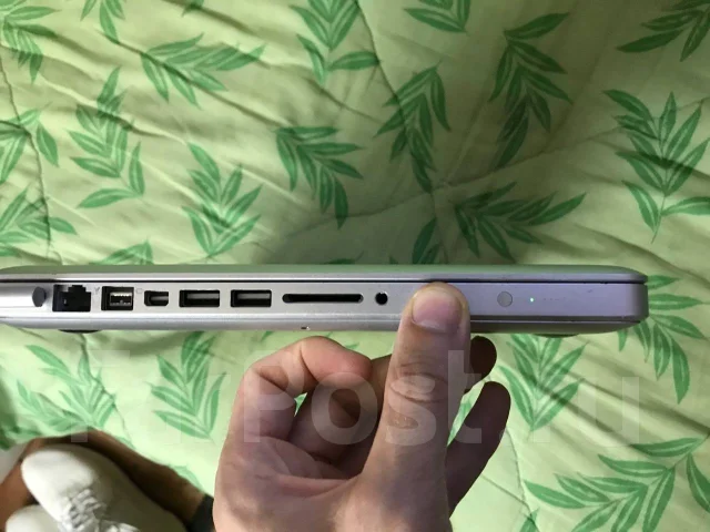 Apple MacBook Pro 13 2010 Mid MC374. 13.3", 2,4����, ��� 4 ��, ���� 160���, WiFi: 1, Bluetooth: 1 ����