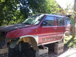 Nissan Terrano II ����