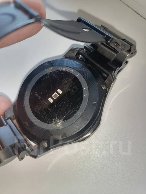 Samsung Gear S3 Frontier. GPS, NFC, IP68 ����