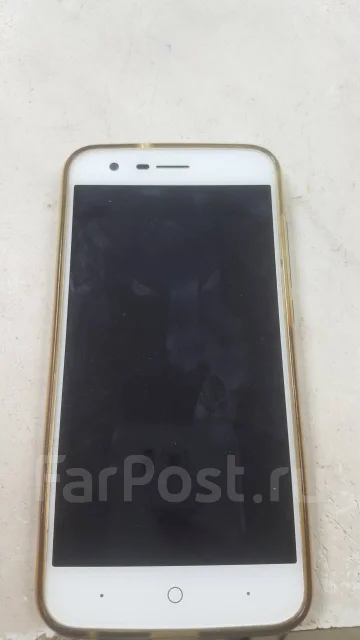 ZTE Blade V8. �/� ����