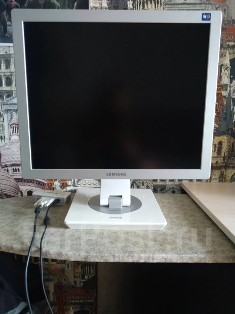 Samsung. 19" ����