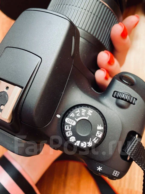 Canon EOS 4000D ����