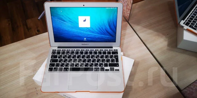 Apple MacBook Air 11 2014 Early MD711. 11.6", 1,6����, ��� 4 ��, ���� 128���, WiFi: 1, Bluetooth: 1, ����������� �� 9��. ����