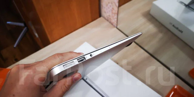 Apple MacBook Air 11 2014 Early MD711. 11.6", 1,6����, ��� 4 ��, ���� 128���, WiFi: 1, Bluetooth: 1, ����������� �� 9��. ����