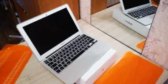 Apple MacBook Air 11 2014 Early MD711. 11.6", 1,6����, ��� 4 ��, ���� 128���, WiFi: 1, Bluetooth: 1, ����������� �� 9��. ����