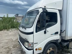 Hino 300 ����
