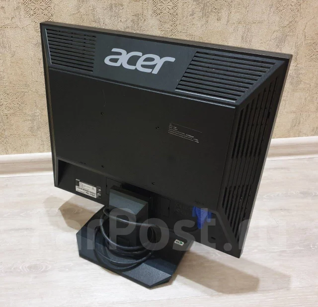 Acer. 19" ����