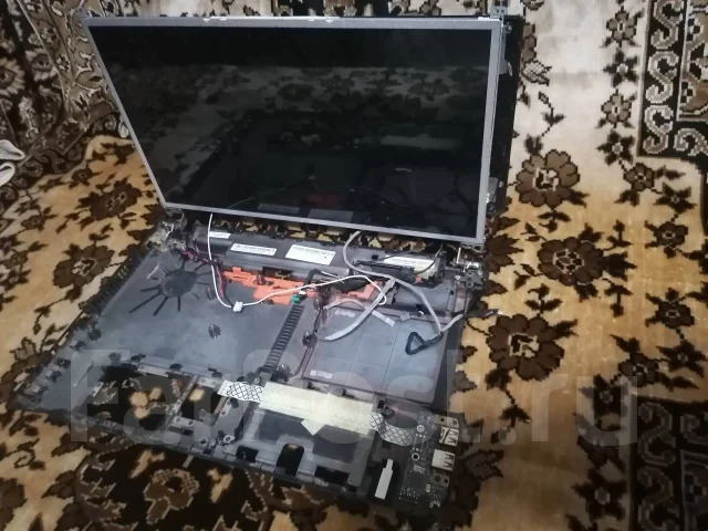 Acer Aspire 5750. ��� 3072 ��, ���� 320���, WiFi: 1, Bluetooth: 1, ����������� �� 1��. ����