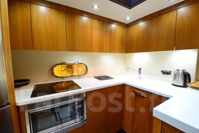 Sunseeker. 2013 ���, ����� 18,35��., ��������� ������������, 1 430��.�., ������ ����