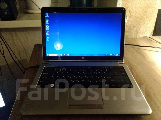 DNS. 13", 1,5����, ��� 2048 ��, ���� 300���, WiFi: 1, Bluetooth: 1, ����������� �� 1��. ����