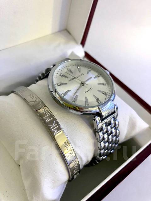Заказать наручные женские часы браслеты. Официальный сайт с каталогом. Оригиналы и копии.