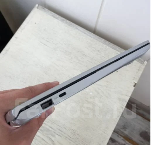 Asus VivoBook 14. 14", 2,3����, ��� 4 ��, ���� 128���, WiFi: 1, Bluetooth: 1, ����������� �� 8��. ����