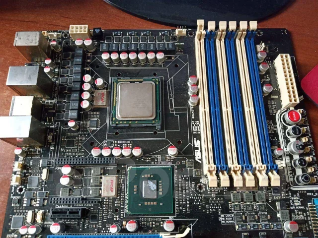 LGA1366 ����