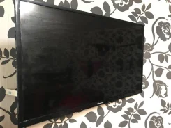 Hisense H32A5600. LCD (��) ����