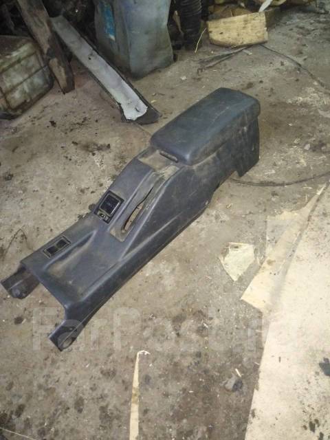 Подлокотник тойота авенсис