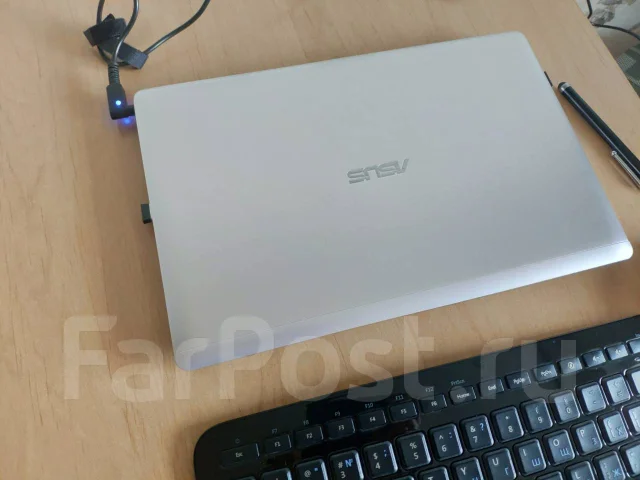Asus VivoBook X202E. 11.6", ��� 4 ��, ���� 500���, WiFi: 1, Bluetooth: 1, ����������� �� 4��. ����