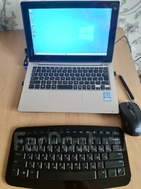 Asus VivoBook X202E. 11.6", ��� 4 ��, ���� 500���, WiFi: 1, Bluetooth: 1, ����������� �� 4��. ����