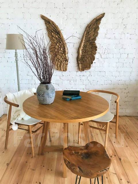 Журнальный столик с ангелами