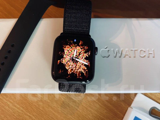 Apple Watch Series 4. GPS, NFC, IP67, IP68 ����