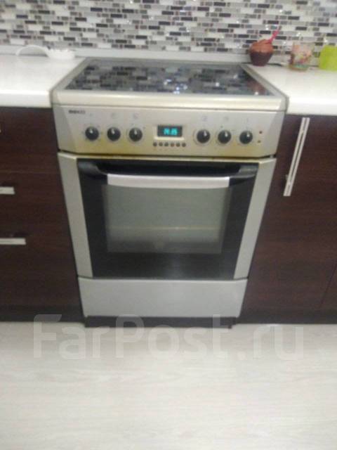 Продам печь ВЕКО стеклокерамика - Кухонные печи и вытяжки во Владивостоке