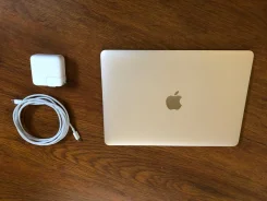 Apple MacBook 12. 12", 1,1����, ��� 8 ��, ���� 256���, WiFi, Bluetooth, ����������� �� 12��. ����