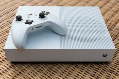 Microsoft Xbox One S ����