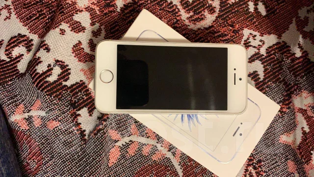 Apple iPhone SE. �/�, �����������, 3G, 4G LTE ����