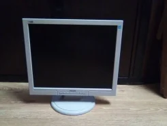 Philips. 17" ����