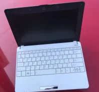 Asus Eee PC 1001PX. 10.1", 1,8����, ��� 2048 ��, ���� 250���, WiFi, Bluetooth, ����������� �� 4��. ����