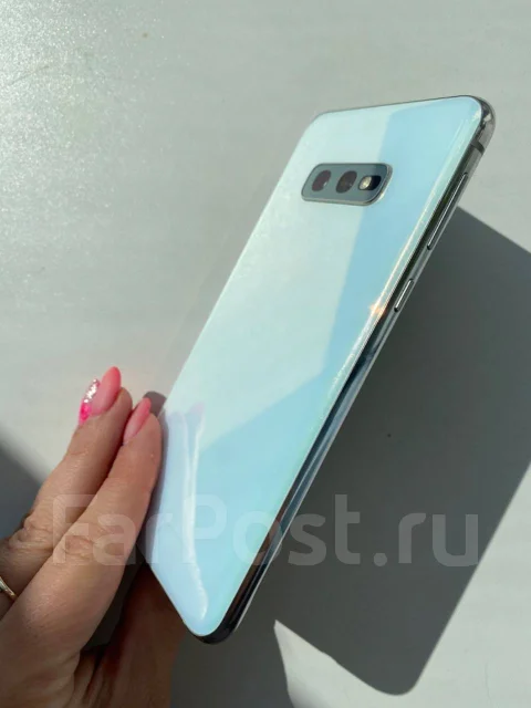 Samsung Galaxy S10e. �/�, 3G, 4G LTE, Dual-SIM, NFC ����
